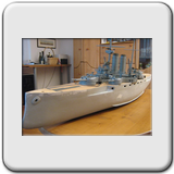 Von Vorne mit Brücke, Mast und Schornsteinen